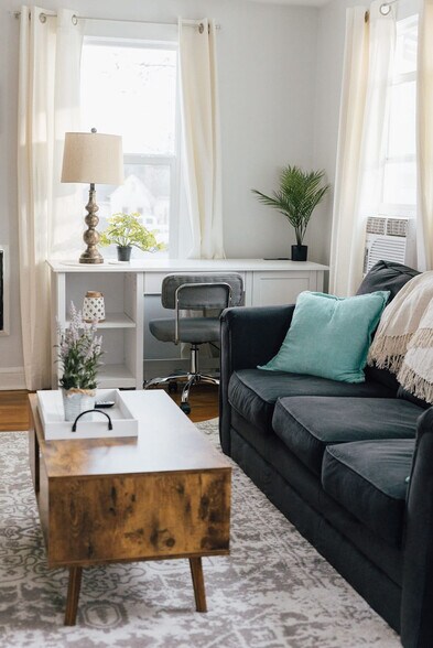 Building Photo - 905 Hill St