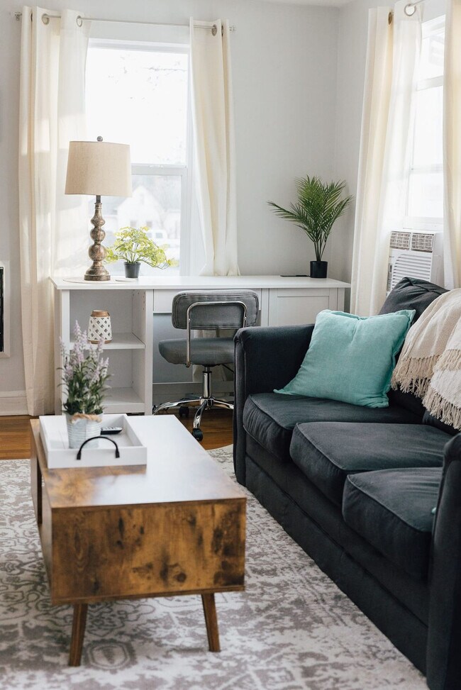 Building Photo - 905 Hill St