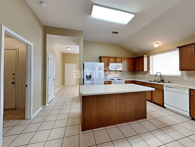 Building Photo - 2036 Hanakoa Falls Dr