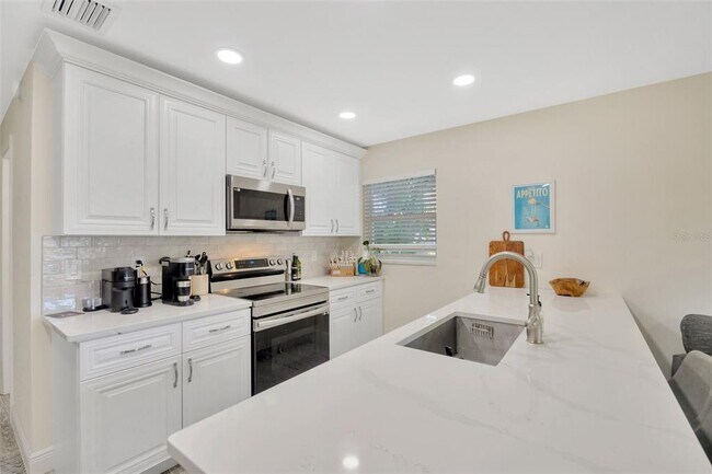 Building Photo - 5643 Dartmouth Ave N