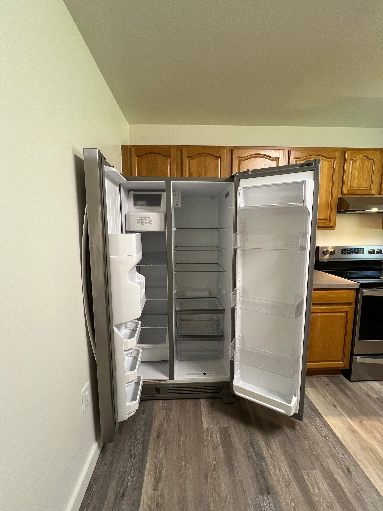 Building Photo - 1427 N Paris St