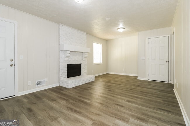 Building Photo - 2255 Kings Forest Dr SE