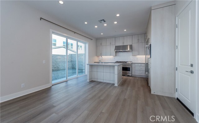 Building Photo - 180 Longden