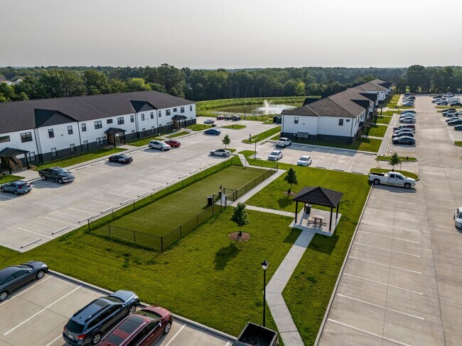 Building Photo - 703 Parkview Dr
