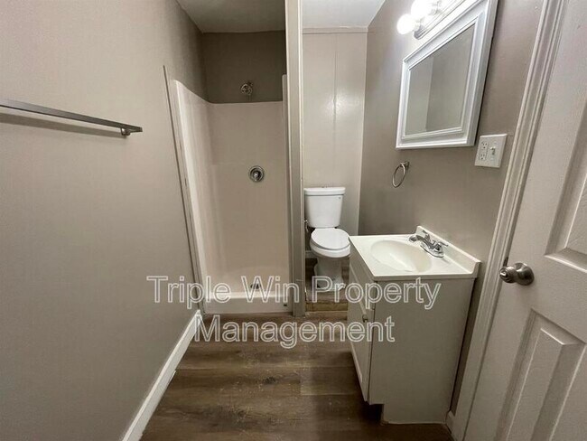 Building Photo - 10261 Imperial Dr