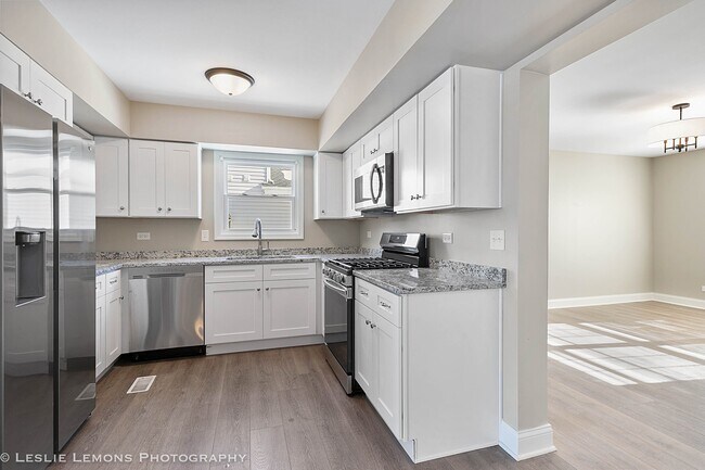 Building Photo - 2970 Middlebury Ct W