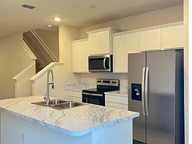 Building Photo - 882 Rotary Rd