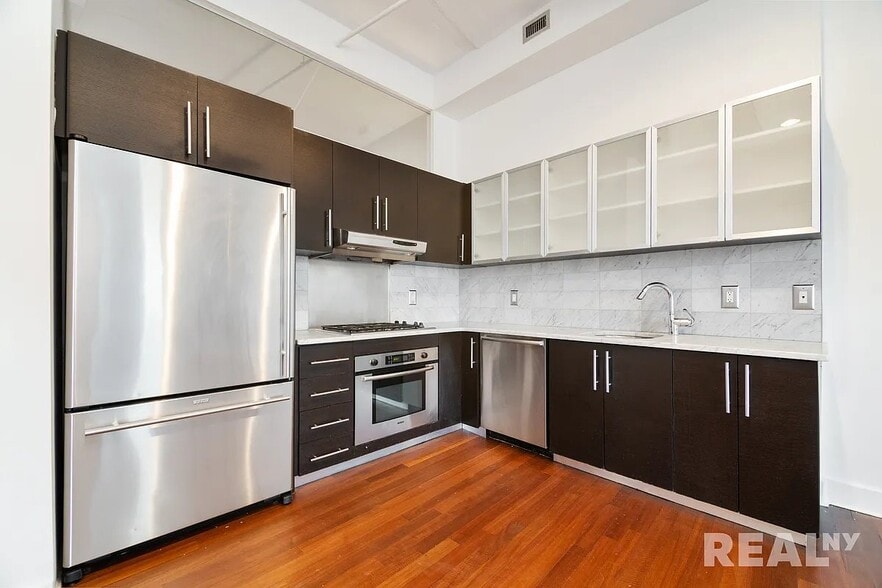 Building Photo - 99 Gold St