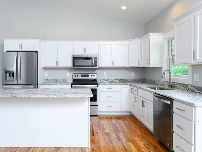 Building Photo - 27 W Chapel Rd