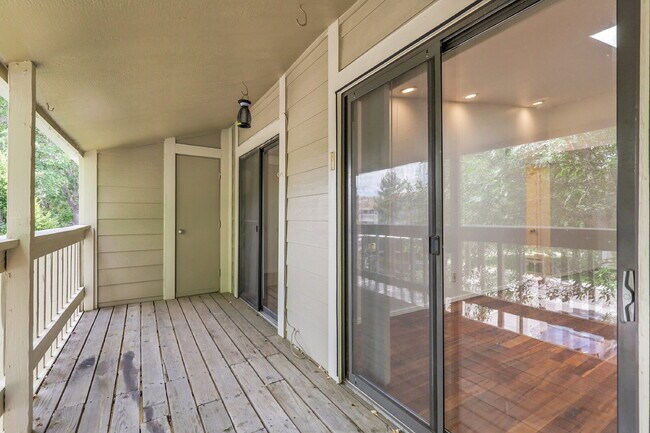 Building Photo - $1,825 - 2 Bed, 2 Bath Condo in Denver wit...
