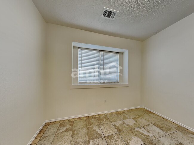 Building Photo - 217 Dartmouth Dr