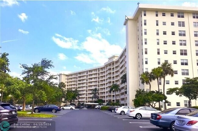 Building Photo - 3095 N Course Dr