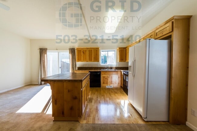 Building Photo - Beautiful 3BR Townhome