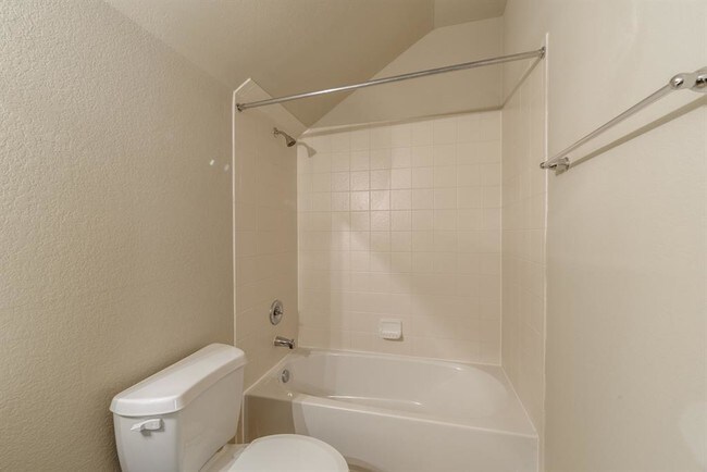 Building Photo - 202 Black Swan Pl