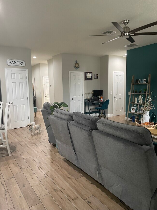 Building Photo - 8835 Hinsdale Heights Dr