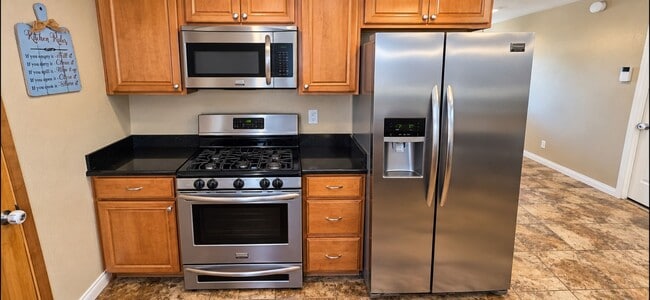 Building Photo - 74242 Pinon Dr