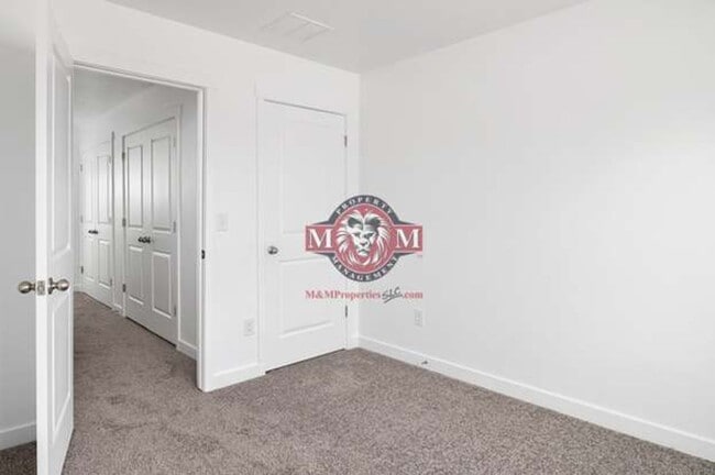 Building Photo - Great Newer 3 Bd 2.5 Bath Townhome