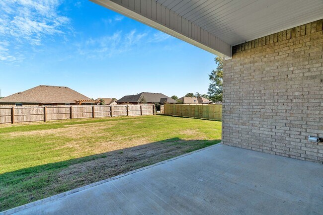 Building Photo - Brand-New 4 Bedroom in Siloam Springs! 3-C...