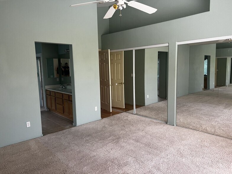 Building Photo - 8327 San Ramon Dr