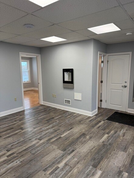 Building Photo - 211 Montowese St