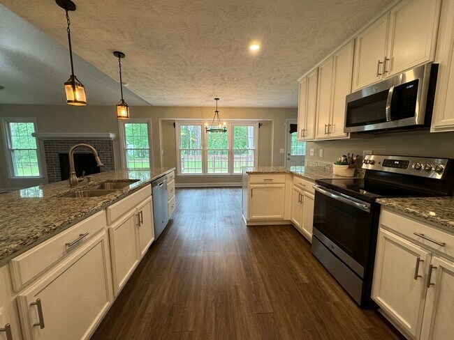Building Photo - Beautiful 3 Bed 2 Bath Home in Jack Britt