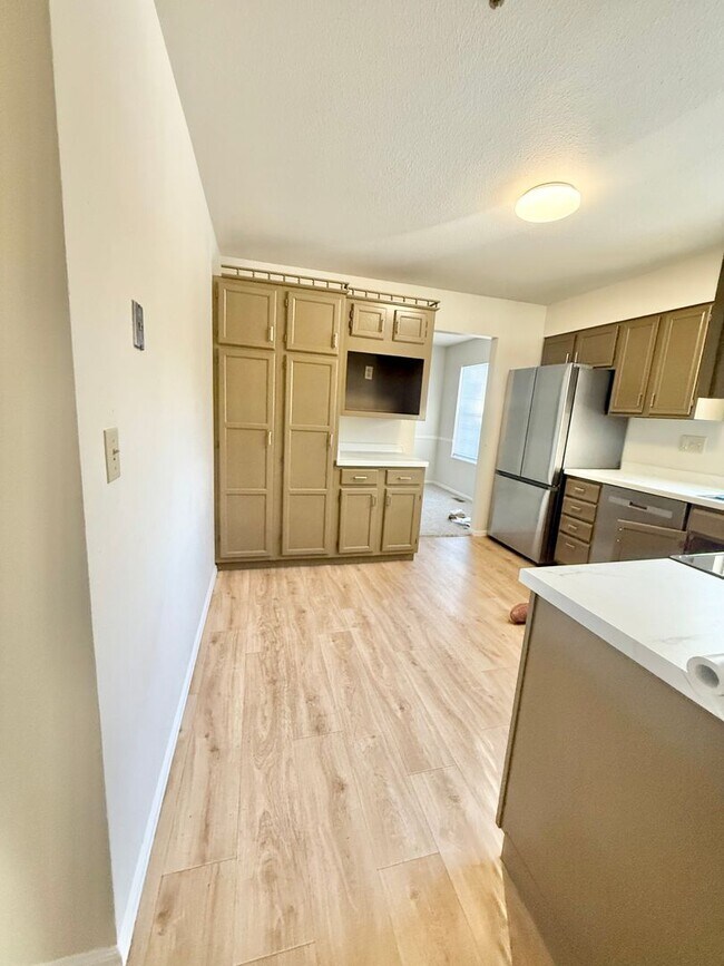 Building Photo - Beautiful Home on Picket for Rent!