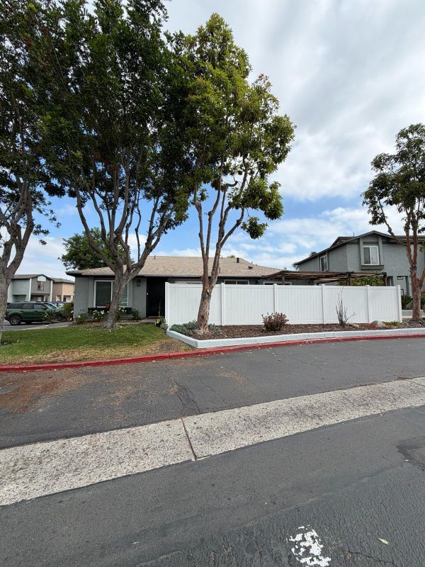 Building Photo - 2144 Bluehaven Ct