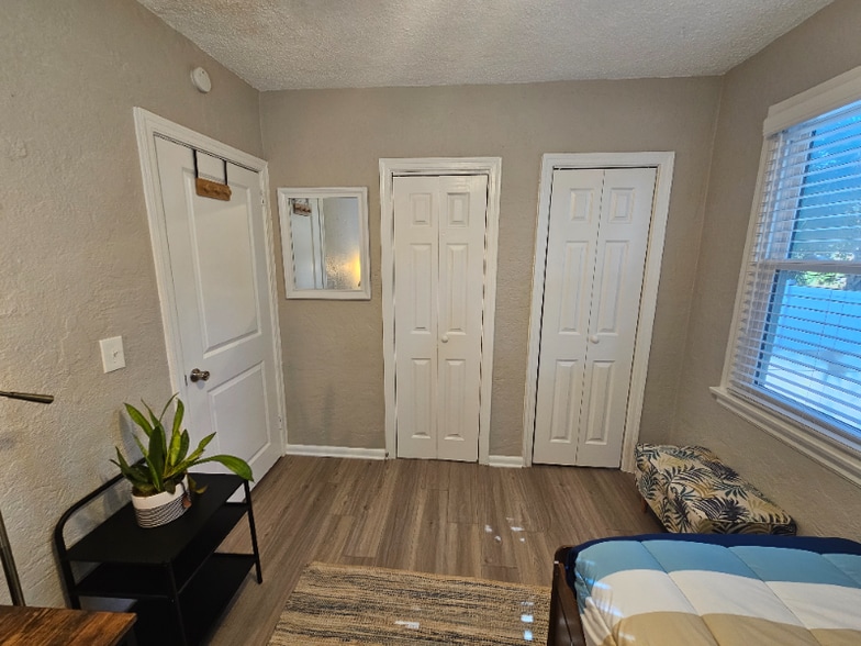 Building Photo - 4364 Bethwood Cir