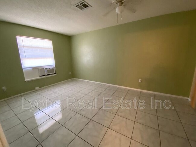 Building Photo - 17377 Dowling Dr