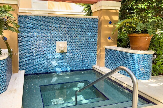 Building Photo - 19901 E Country Club Dr