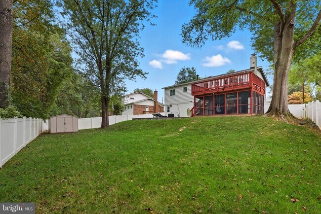 Building Photo - 5023 King Richard Dr