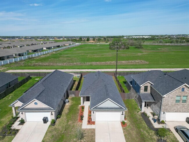Building Photo - 7446 French Quarter Ct