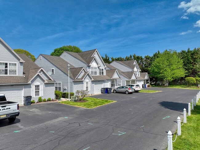 Building Photo - Year-round rental - 4 br 2.5 ba Twin Home in Seabright Village – East of Route 1