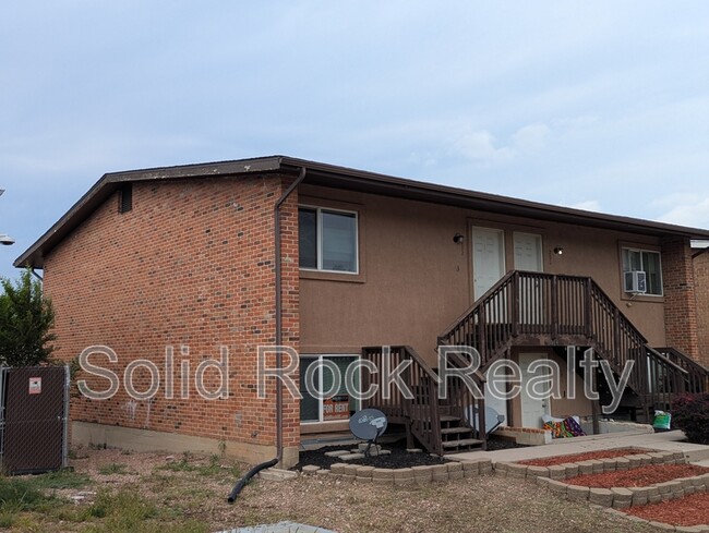 Building Photo - 3014 Mallard Dr