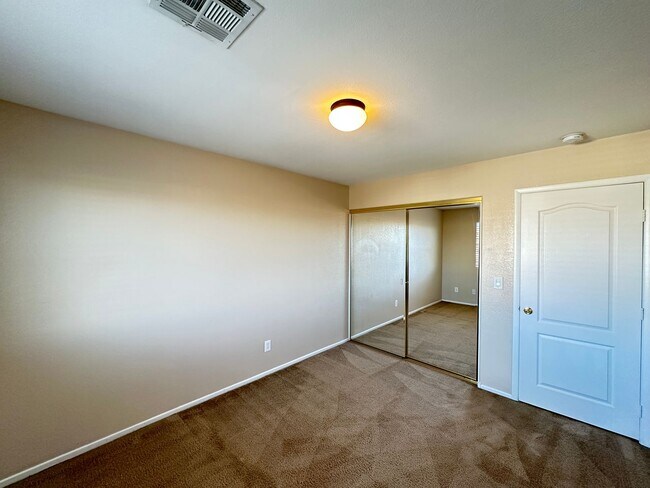 Building Photo - DESERT WILLOWS