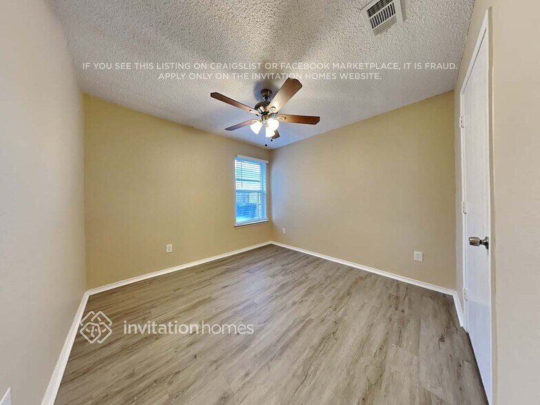 Building Photo - 10648 Shadywood Dr