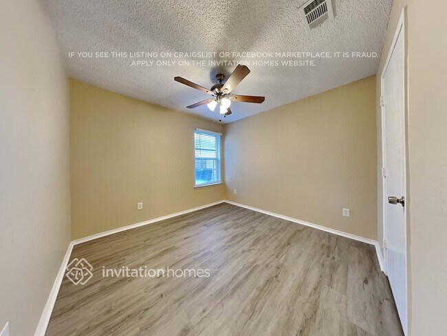 Building Photo - 10648 Shadywood Dr