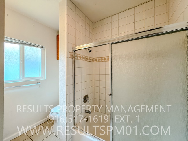 Building Photo - Adorable 2 Bedroom Charmer