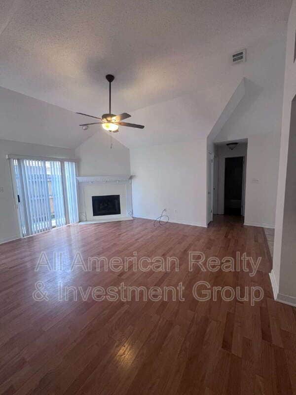 Building Photo - 1721 Colonial Ct