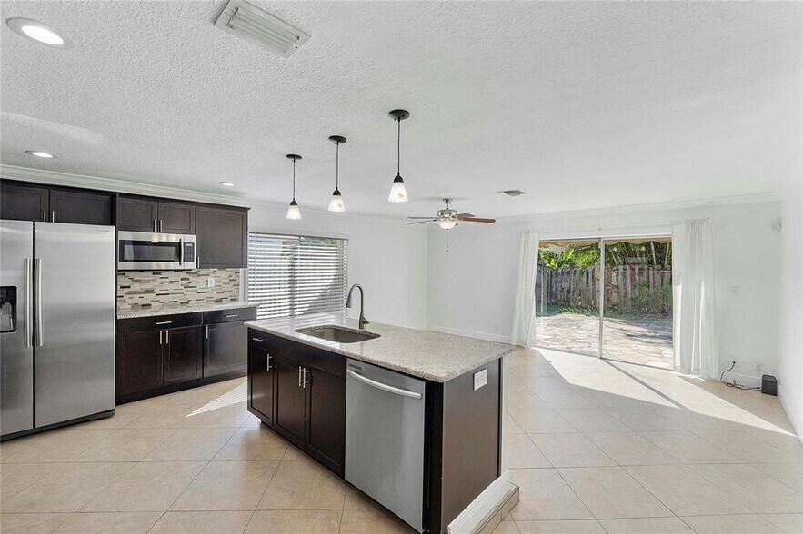 Building Photo - 7320 NW 45th Ct