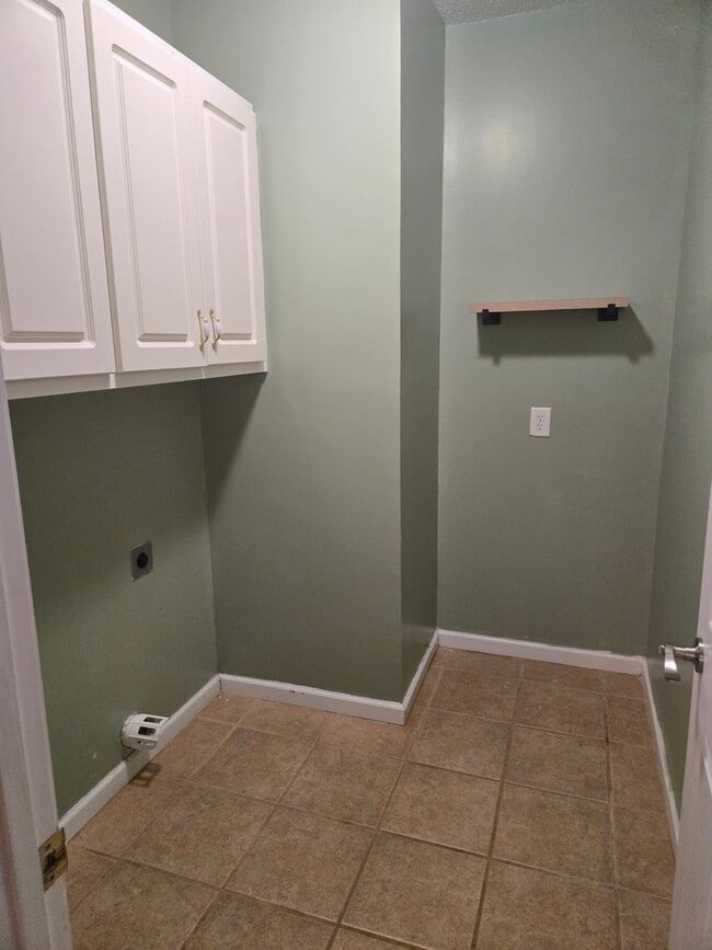 Building Photo - FOR RENT in HARRIS COUNTY with SWIMMING POOL! Available July 1st