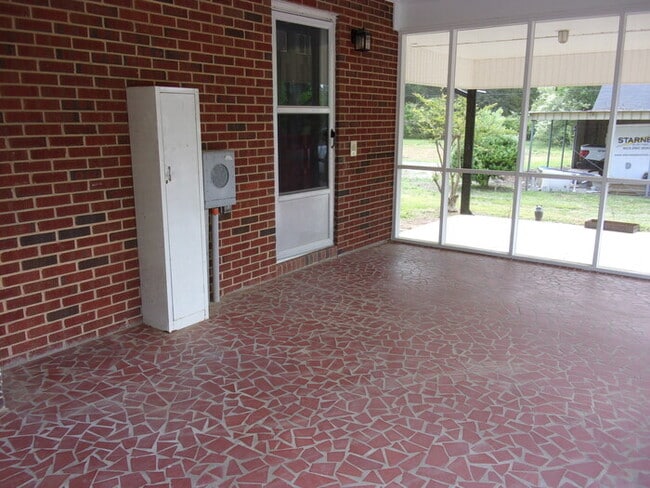 Building Photo - 2152 Bryan Ct