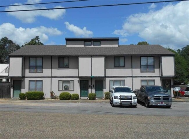 Building Photo - Brentwood 3