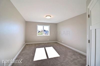 Building Photo - 4225 Timberline Dr S