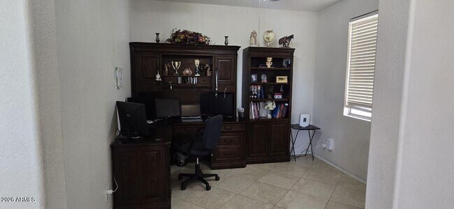 Building Photo - 6435 W Buckskin Trail