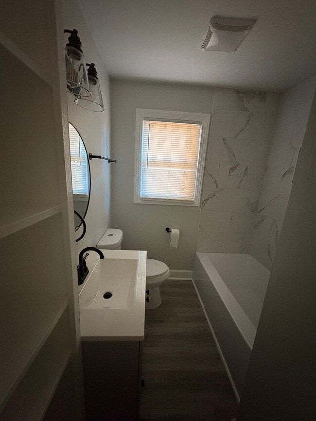 Building Photo - 2 bedroom/1 bathroom home in Greensboro