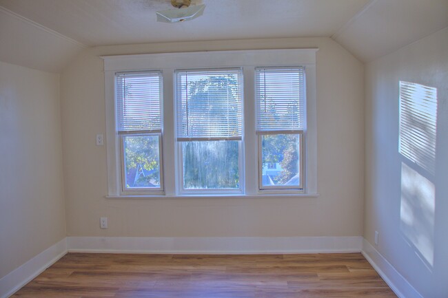 bedroom 1 - 5425 S Junett St