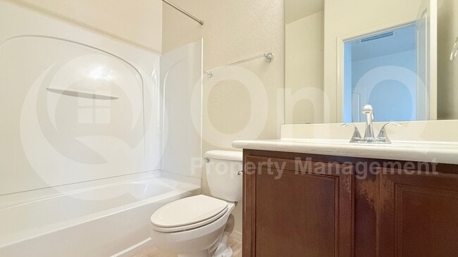 Building Photo - 2222 E Huntington Dr