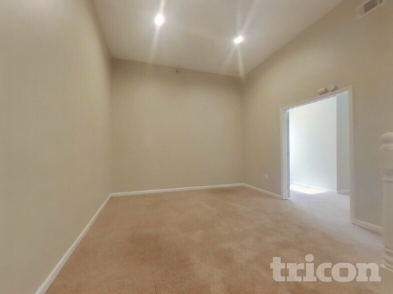 Building Photo - 891 Old Farm Walk