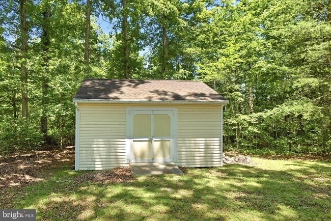Building Photo - 45320 Barefoot Dr